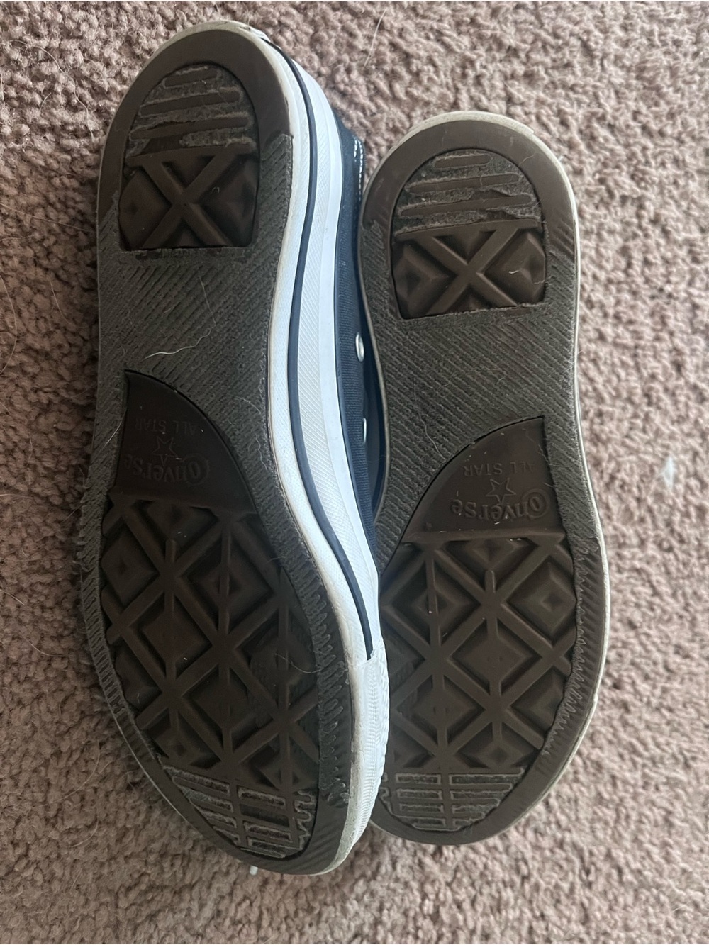 Women’s size 7.5 Black Converse - Picture 2 of 3